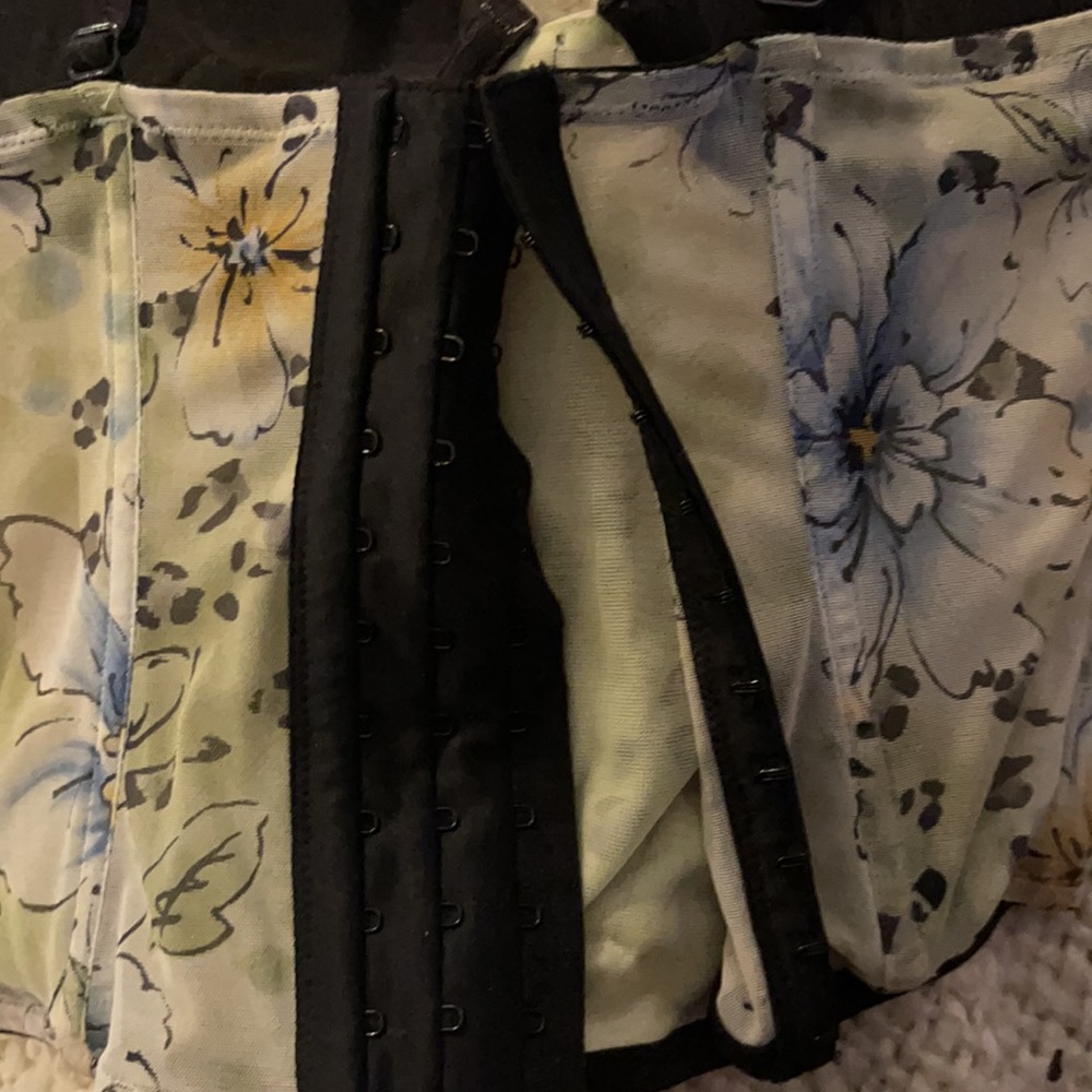 Super Cute Bustier Size Medium - image 4